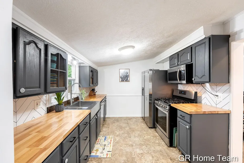 1605 Preston Avenue NW Grand Rapids City MI 49504