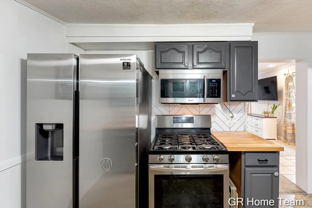 1605 Preston Avenue NW Grand Rapids City MI 49504