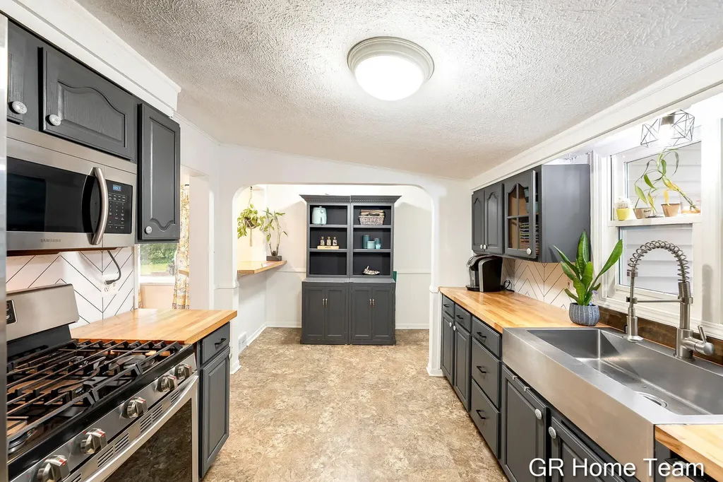 1605 Preston Avenue NW Grand Rapids City MI 49504