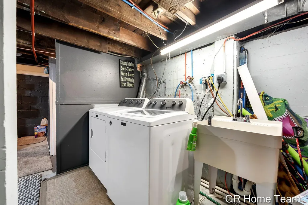 1605 Preston Avenue NW Grand Rapids City MI 49504