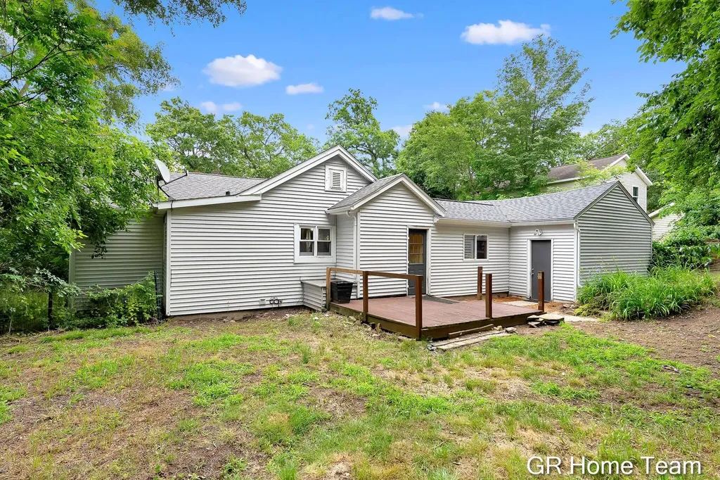 1605 Preston Avenue NW Grand Rapids City MI 49504
