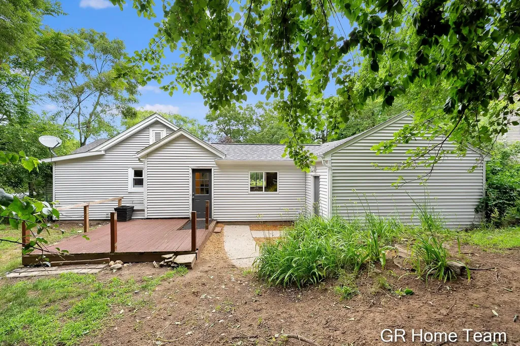 1605 Preston Avenue NW Grand Rapids City MI 49504