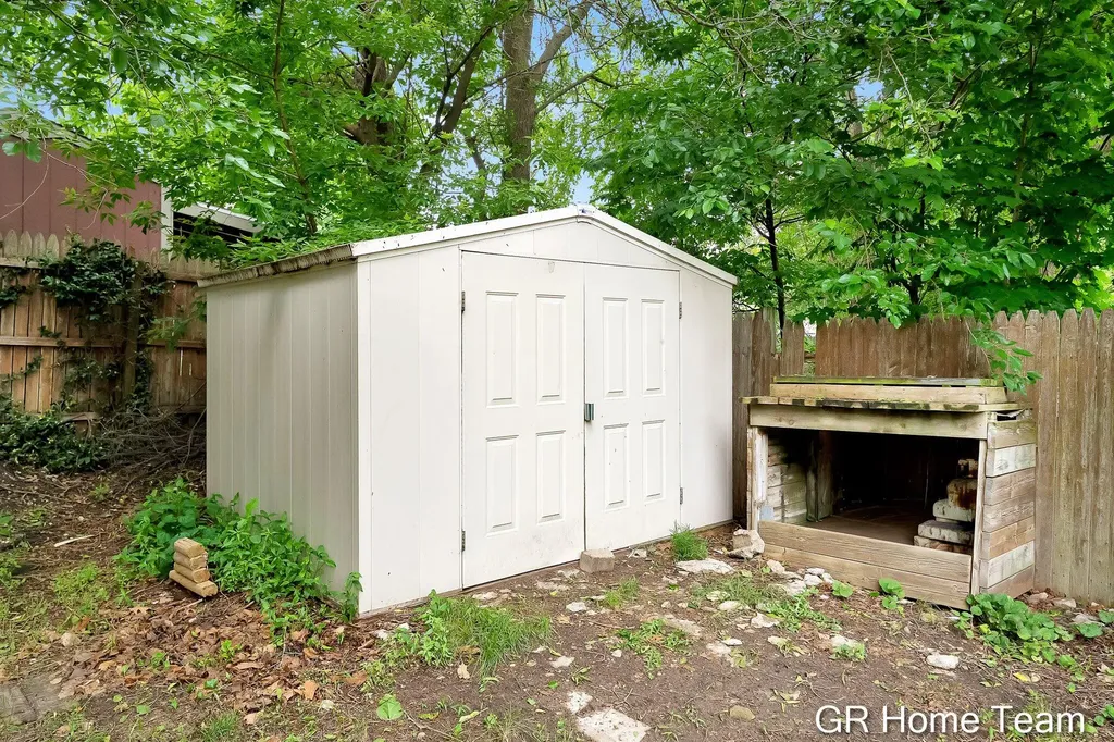 1605 Preston Avenue NW Grand Rapids City MI 49504
