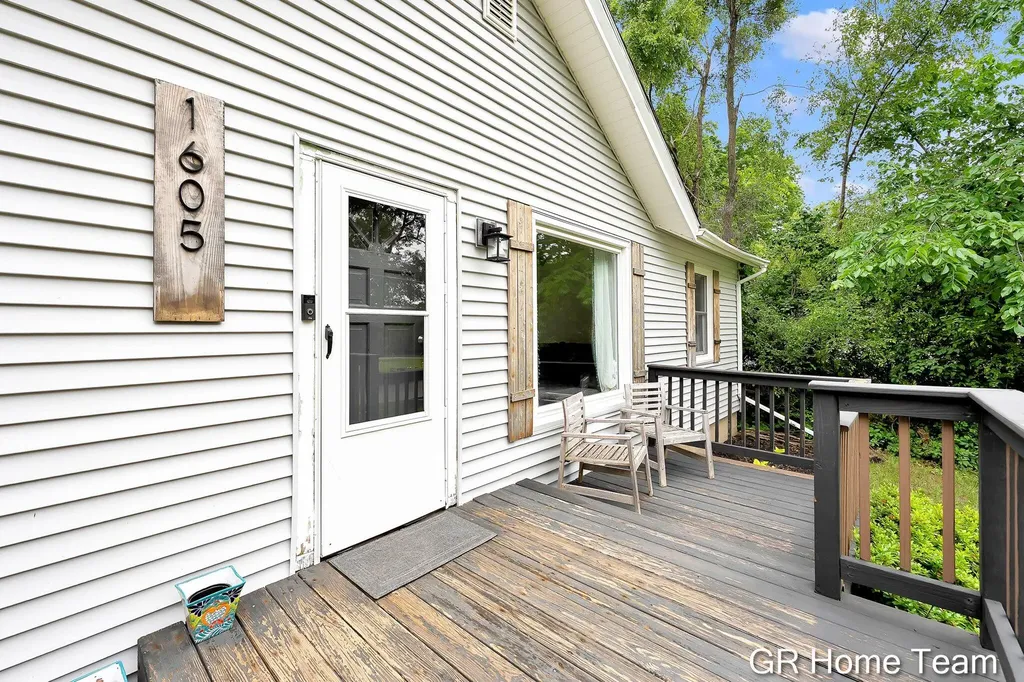 1605 Preston Avenue NW Grand Rapids City MI 49504