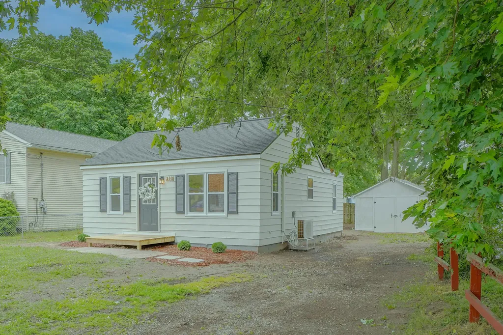 310 Majestic Street SE Kentwood City MI 49548