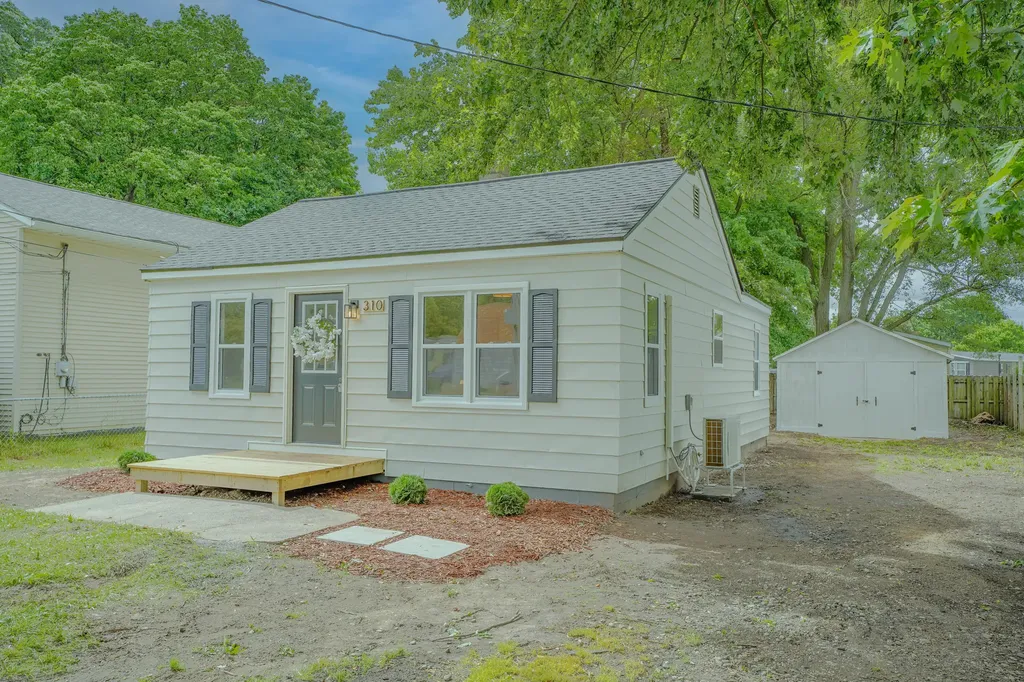 310 Majestic Street SE Kentwood City MI 49548