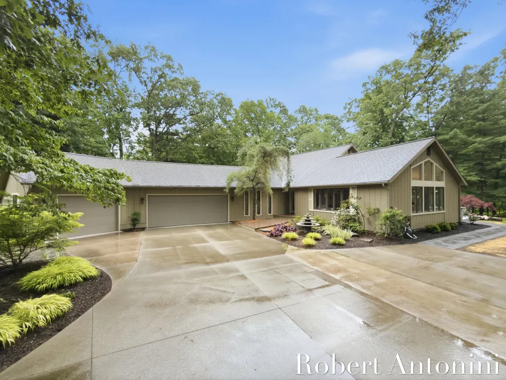 1708 Mont Rue Drive SE Cascade Charter Township MI 49546