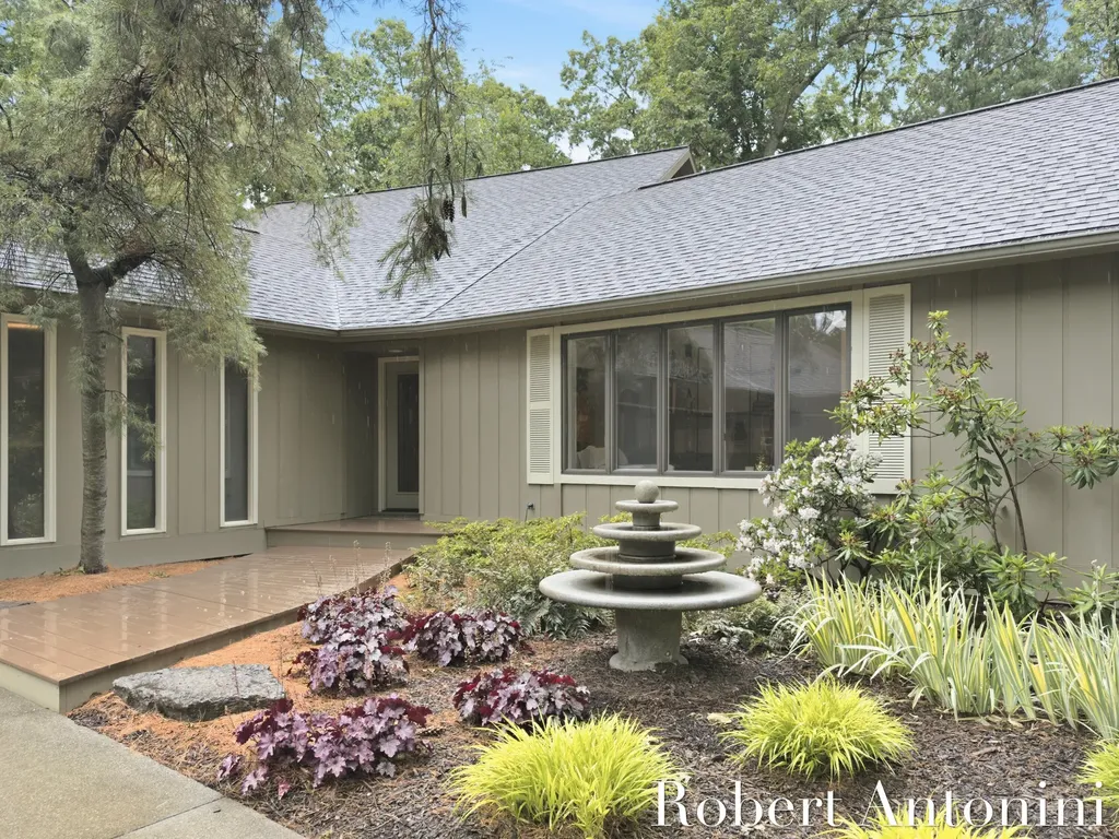 1708 Mont Rue Drive SE Cascade Charter Township MI 49546