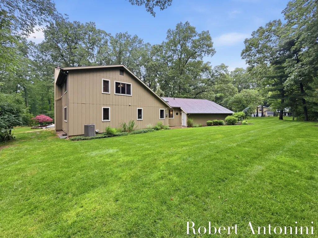 1708 Mont Rue Drive SE Cascade Charter Township MI 49546