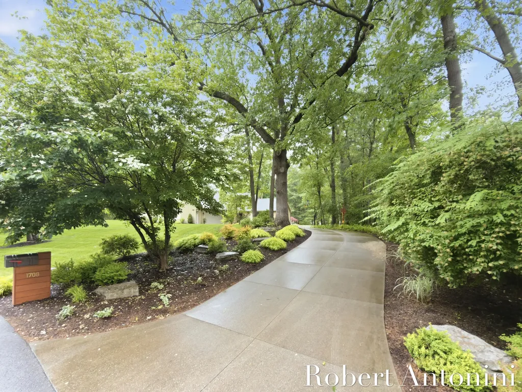 1708 Mont Rue Drive SE Cascade Charter Township MI 49546