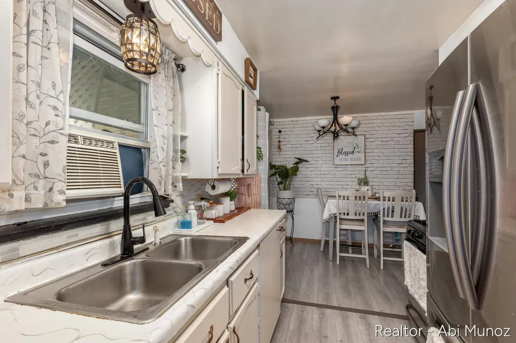 3547 Collingwood Avenue SW Wyoming City MI 49519