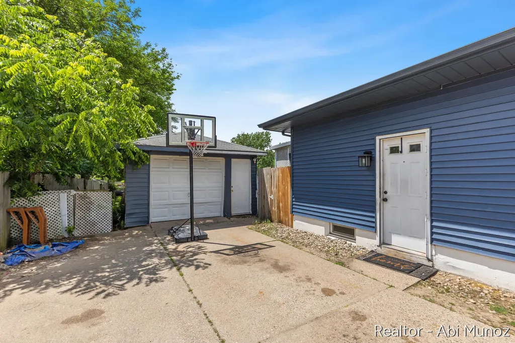 3547 Collingwood Avenue SW Wyoming City MI 49519