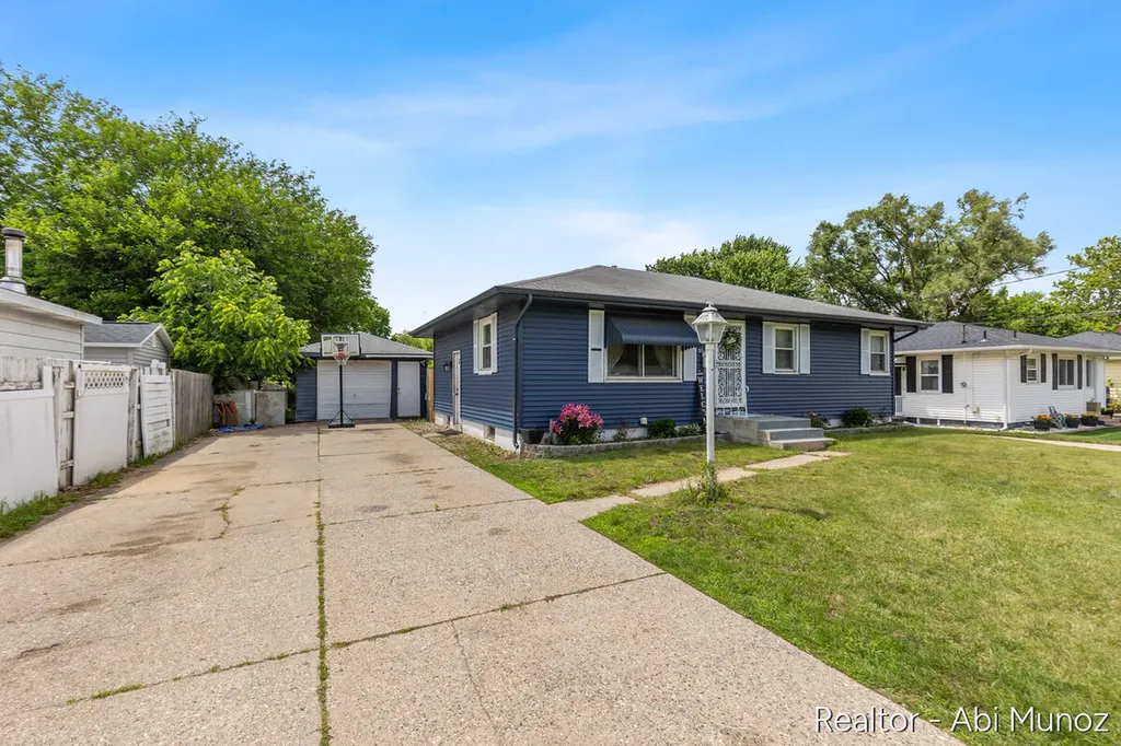 3547 Collingwood Avenue SW Wyoming City MI 49519