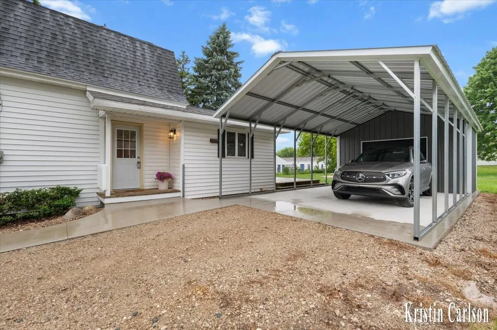 425 10 Mile Road NW Sparta Township MI 49345