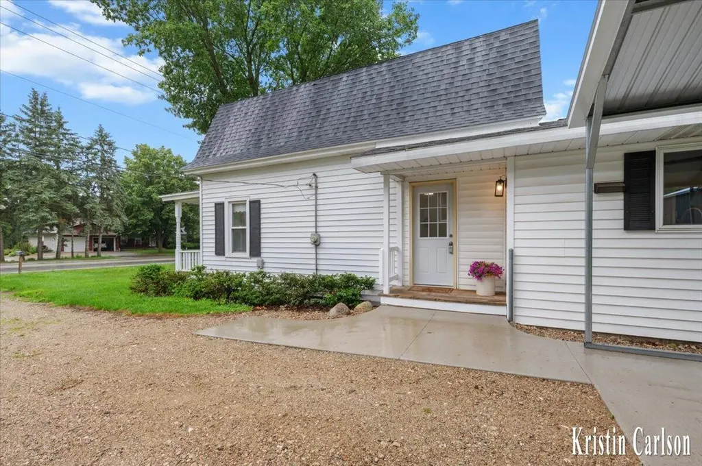 425 10 Mile Road NW Sparta Township MI 49345