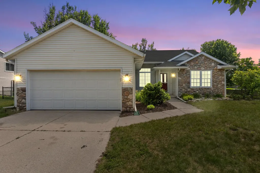 187 Riverwood Drive Middleville Village MI 49333