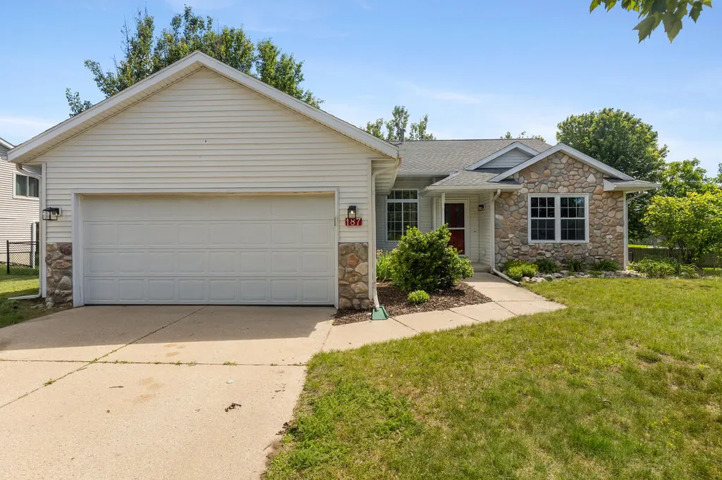 187 Riverwood Drive Middleville Village MI 49333