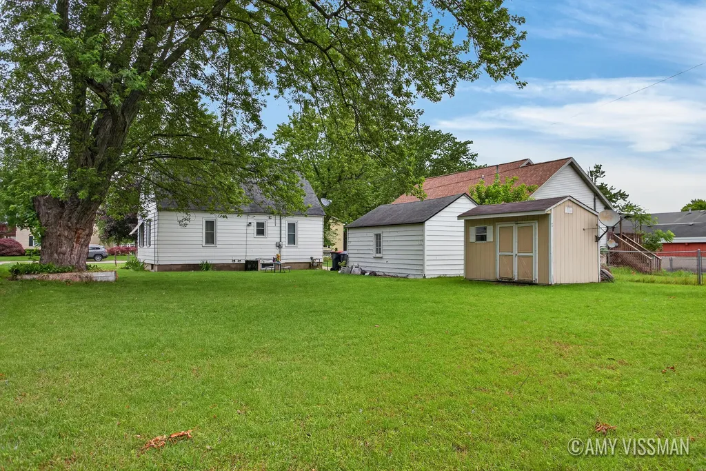 196 E 34th Street Holland City MI 49423