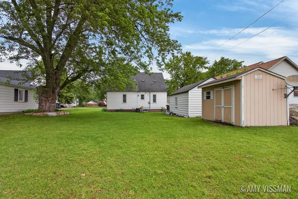 196 E 34th Street Holland City MI 49423