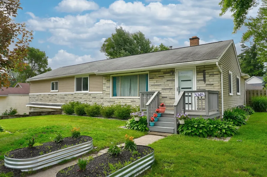 5345 Clinton River Drive Waterford Charter Township MI 48327