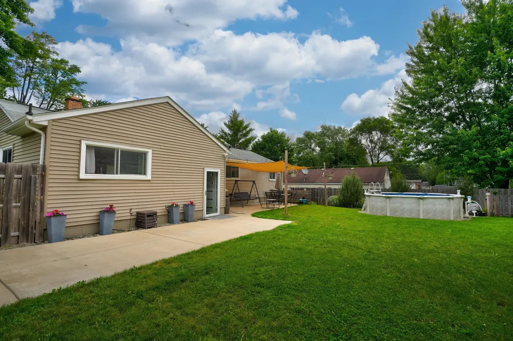 5345 Clinton River Drive Waterford Charter Township MI 48327