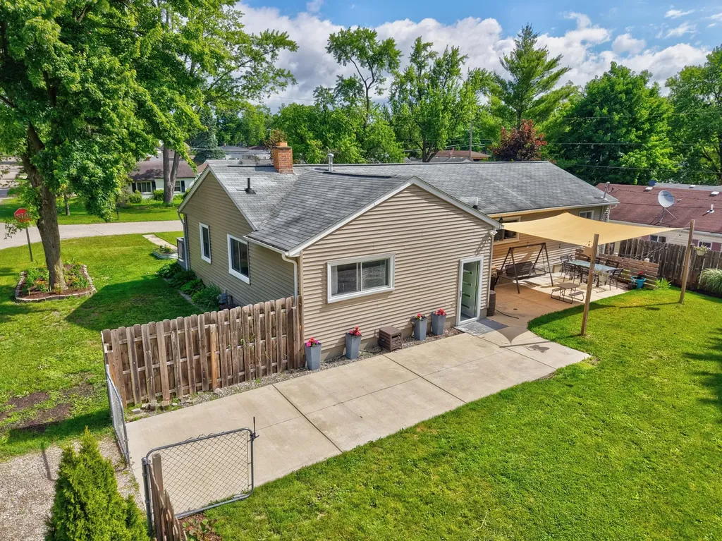 5345 Clinton River Drive Waterford Charter Township MI 48327