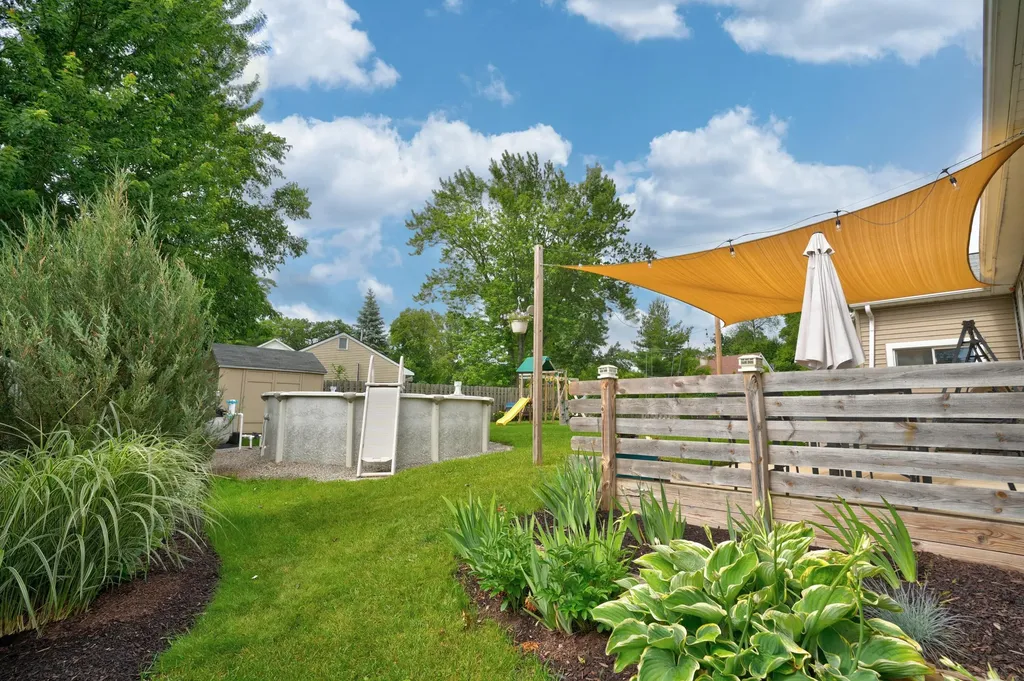 5345 Clinton River Drive Waterford Charter Township MI 48327