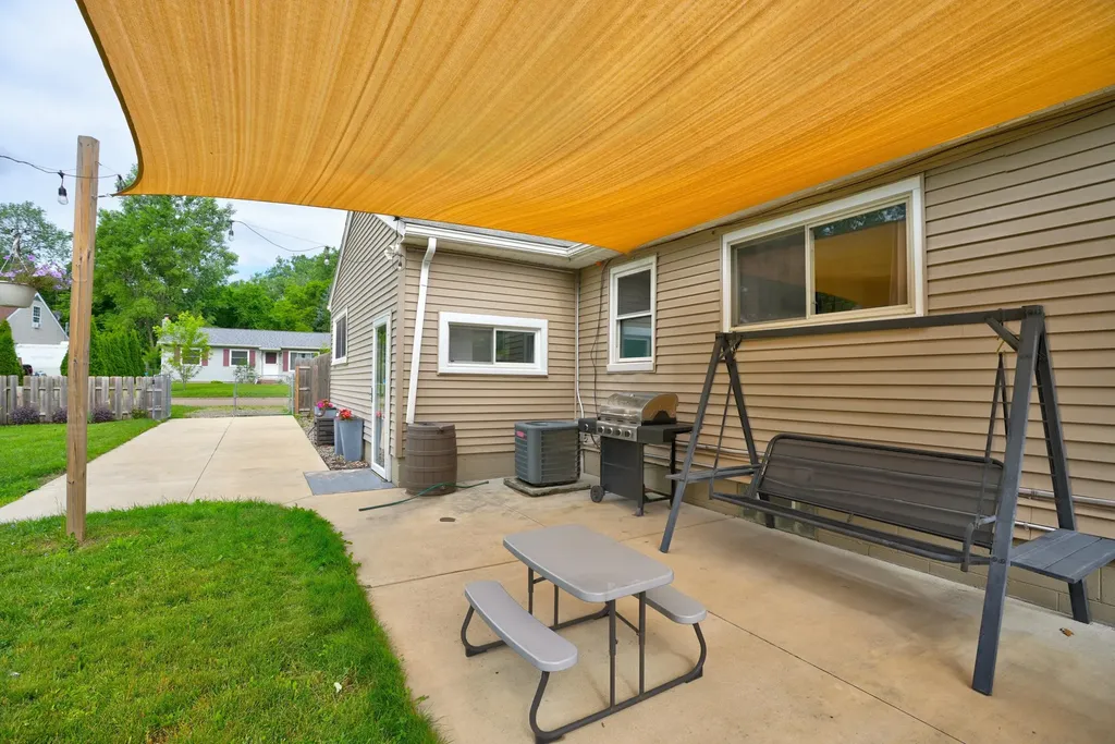 5345 Clinton River Drive Waterford Charter Township MI 48327