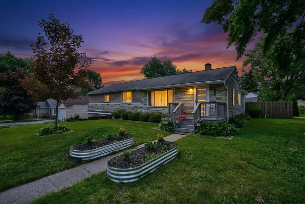 5345 Clinton River Drive Waterford Charter Township MI 48327