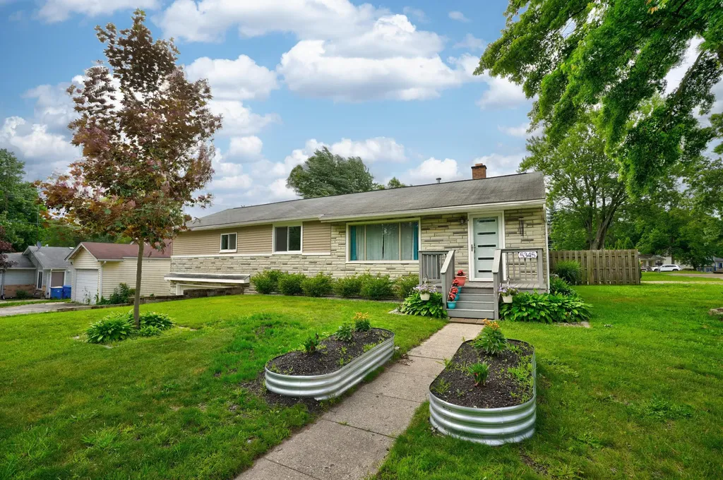 5345 Clinton River Drive Waterford Charter Township MI 48327