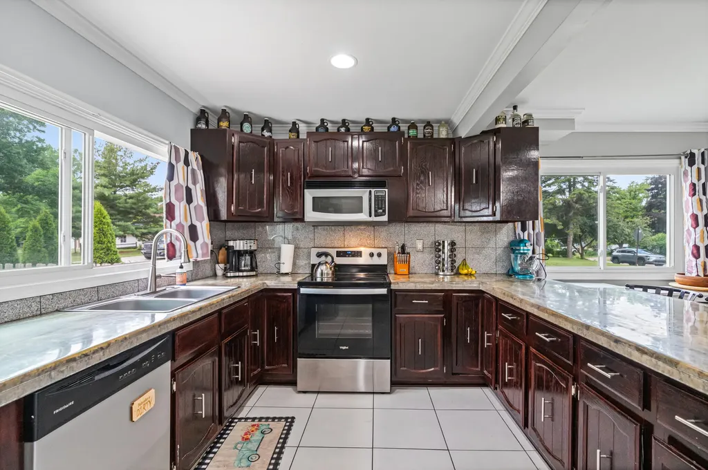 5345 Clinton River Drive Waterford Charter Township MI 48327