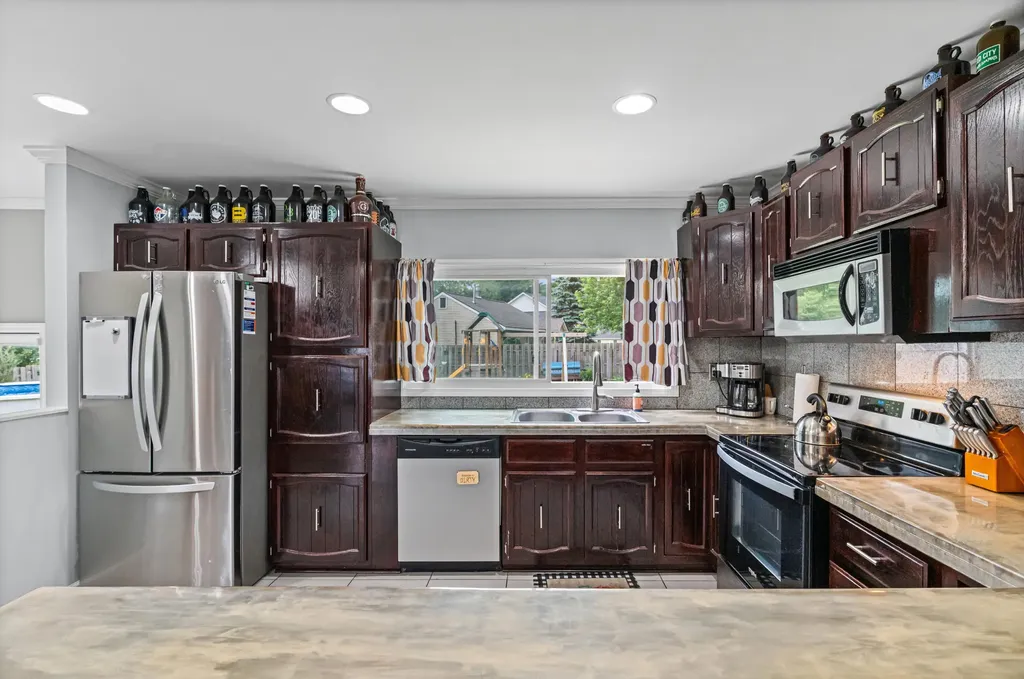 5345 Clinton River Drive Waterford Charter Township MI 48327
