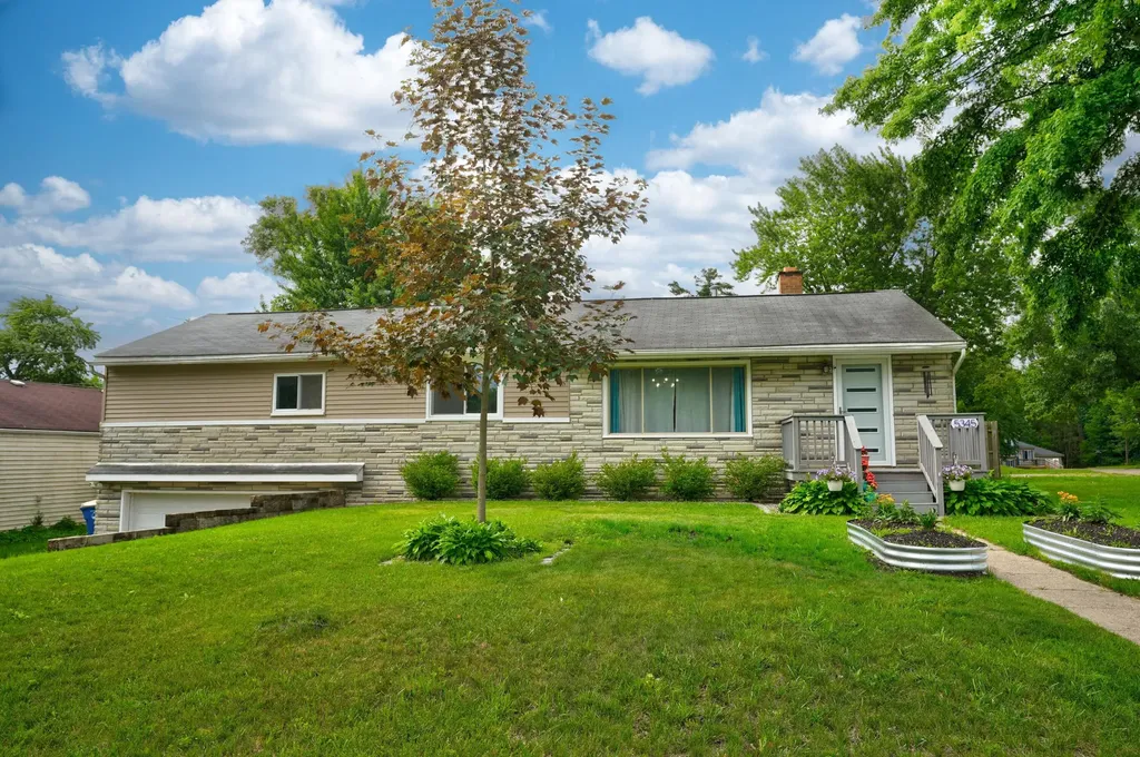5345 Clinton River Drive Waterford Charter Township MI 48327