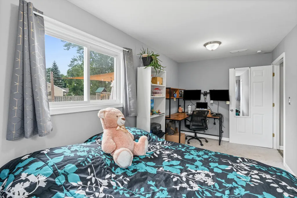 5345 Clinton River Drive Waterford Charter Township MI 48327