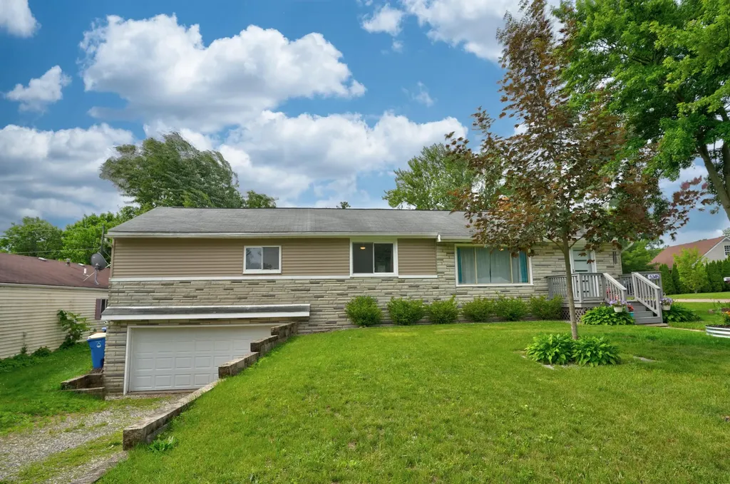 5345 Clinton River Drive Waterford Charter Township MI 48327