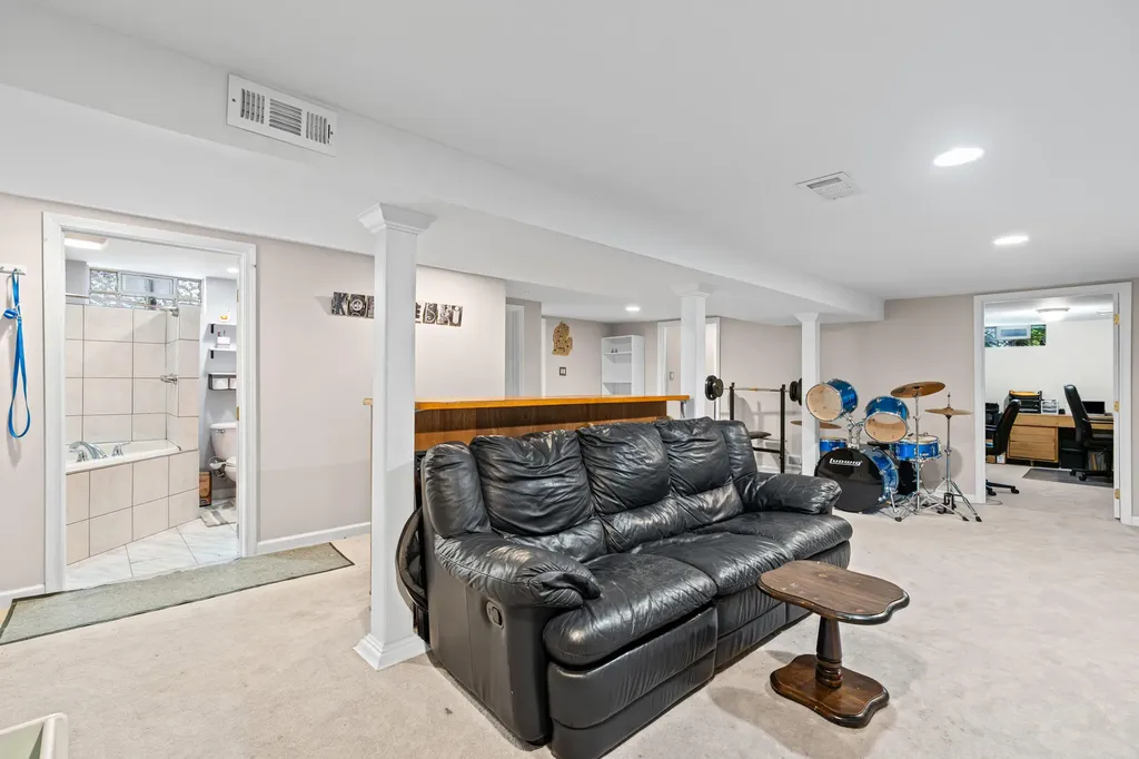 5345 Clinton River Drive Waterford Charter Township MI 48327