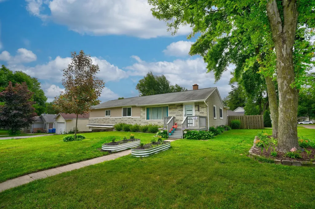 5345 Clinton River Drive Waterford Charter Township MI 48327