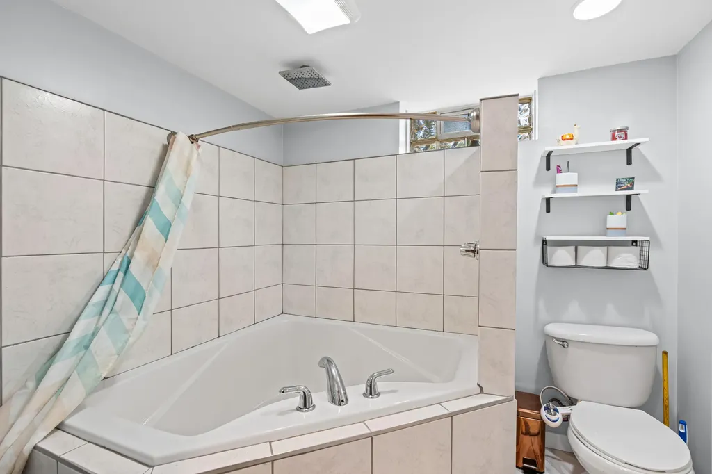5345 Clinton River Drive Waterford Charter Township MI 48327