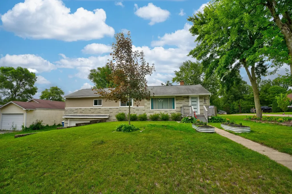 5345 Clinton River Drive Waterford Charter Township MI 48327