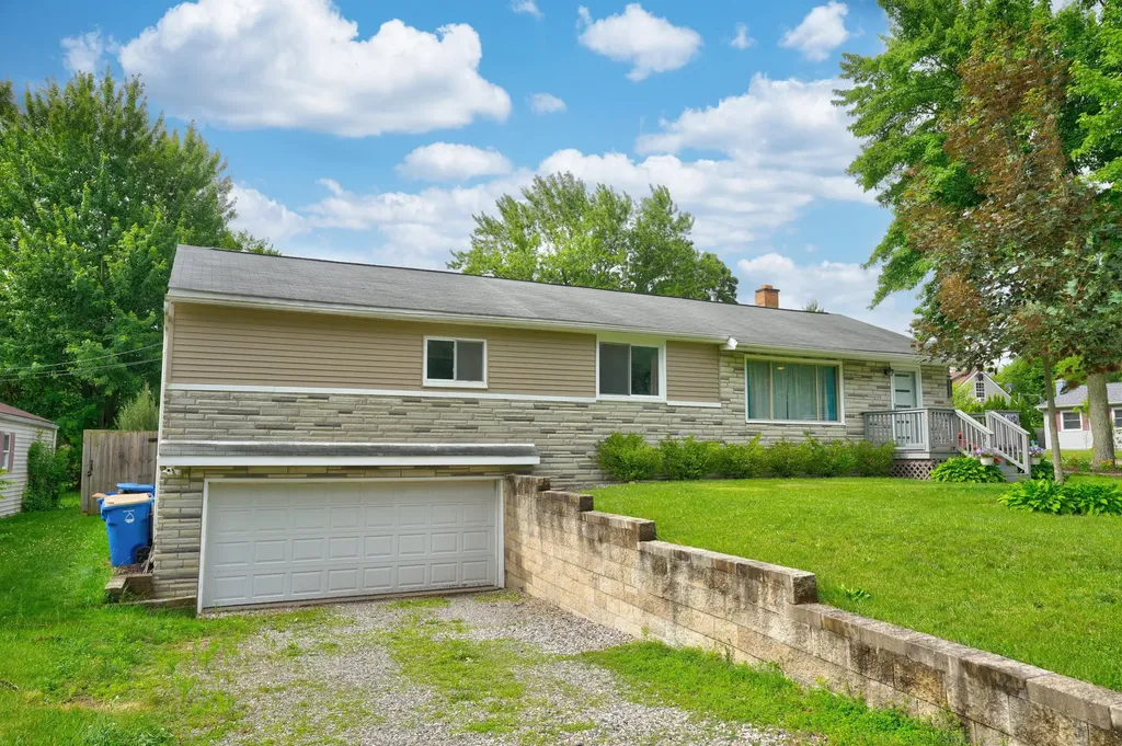 5345 Clinton River Drive Waterford Charter Township MI 48327