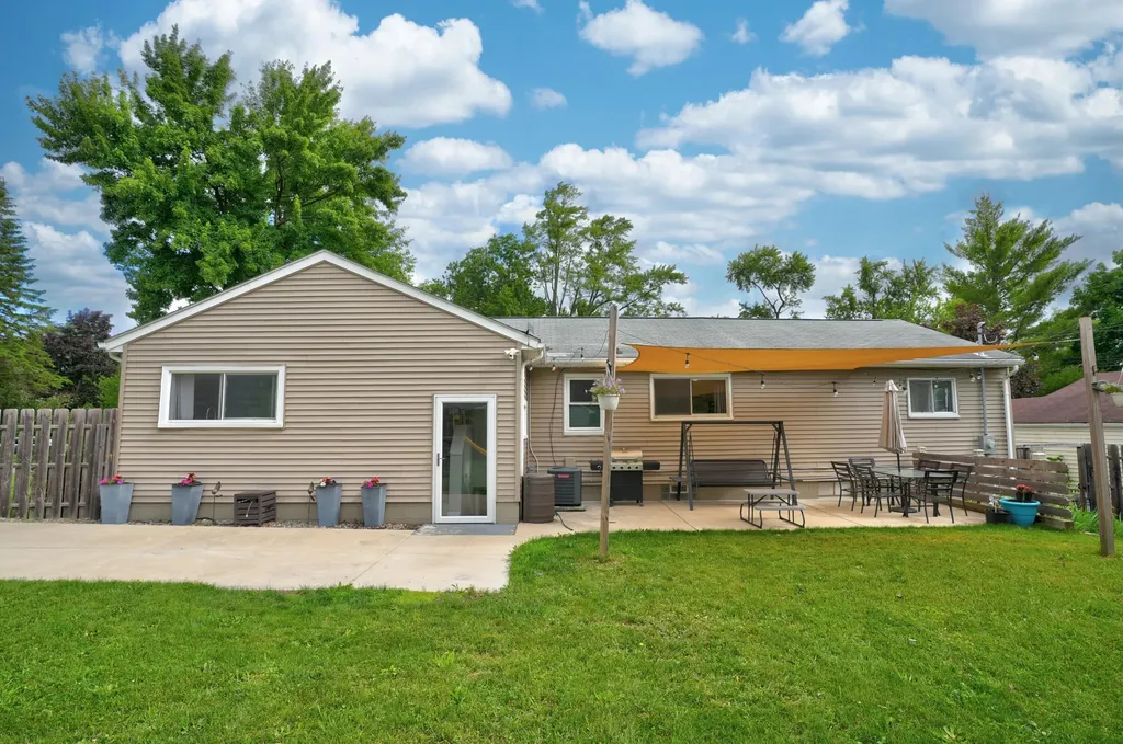 5345 Clinton River Drive Waterford Charter Township MI 48327