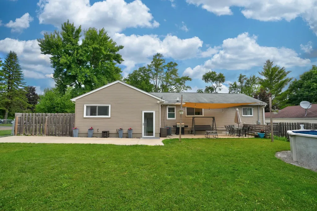 5345 Clinton River Drive Waterford Charter Township MI 48327