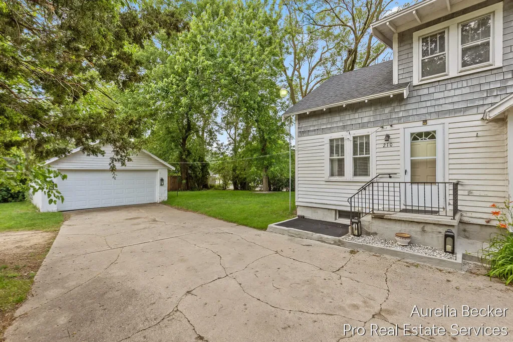 210 44th Street SE Kentwood City MI 49548