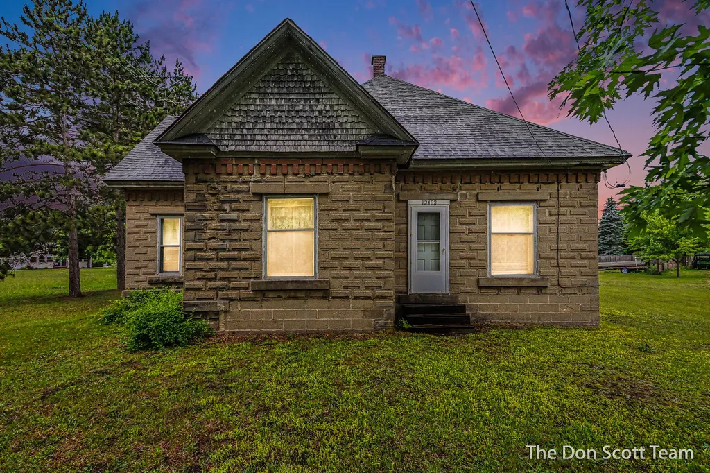 12402 Crockery Creek Drive Ravenna Village MI 49451