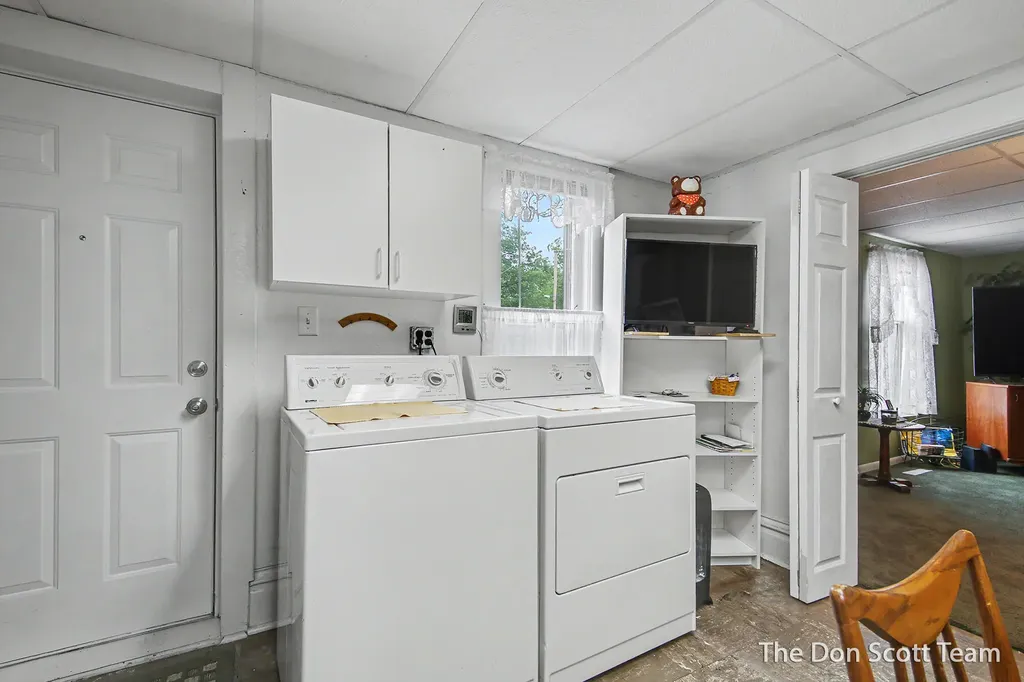 12402 Crockery Creek Drive Ravenna Village MI 49451