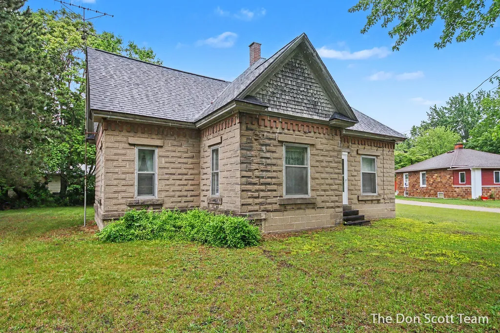 12402 Crockery Creek Drive Ravenna Village MI 49451