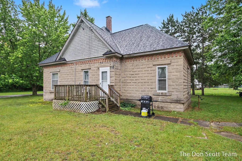 12402 Crockery Creek Drive Ravenna Village MI 49451