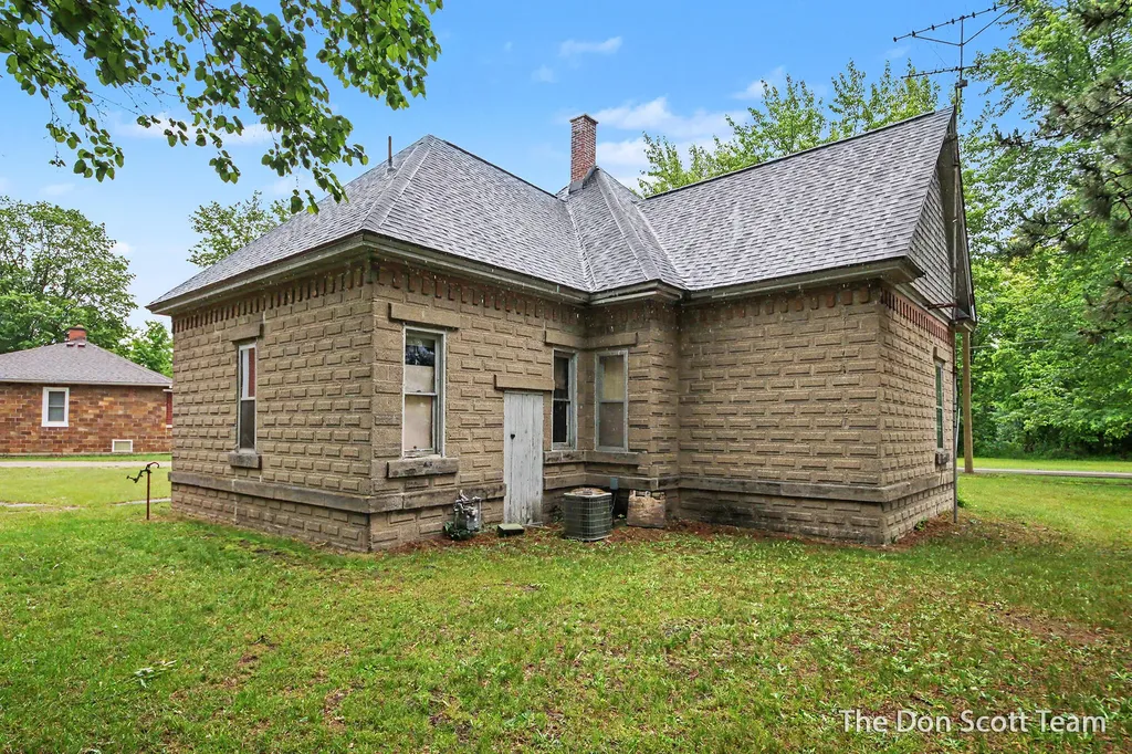 12402 Crockery Creek Drive Ravenna Village MI 49451