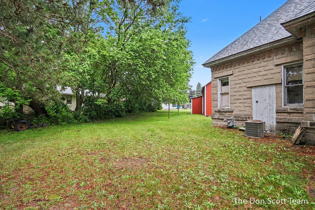 12402 Crockery Creek Drive Ravenna Village MI 49451