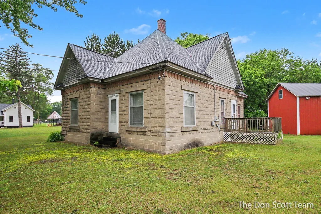 12402 Crockery Creek Drive Ravenna Village MI 49451